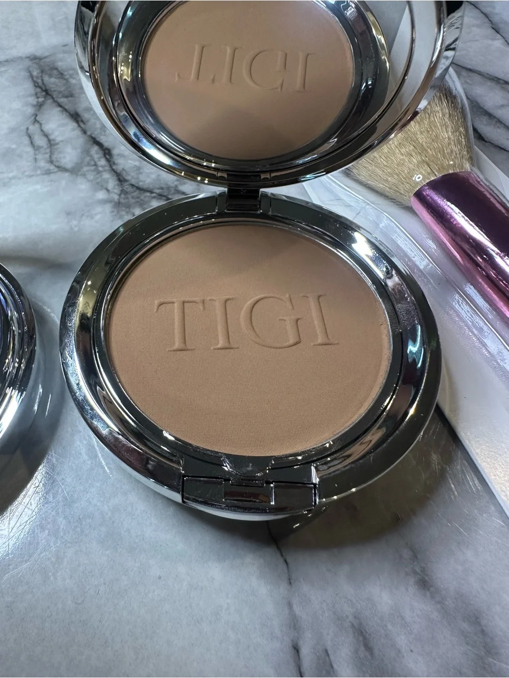 TIGI eyeshadow pallet,3 eyeliners,1 lipliner,glow blush, blush brush,foudation